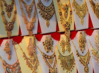 Bluestone versus Caratlane: Who&#039;s winning the battle?