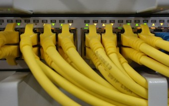 Amazon cloud unit may sell own networking switches in challenge to Cisco